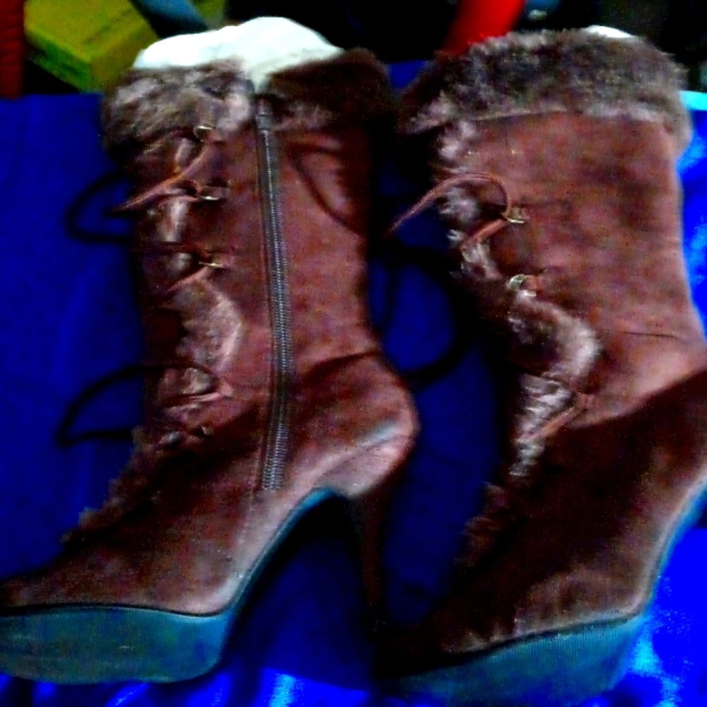 Women's suede boots